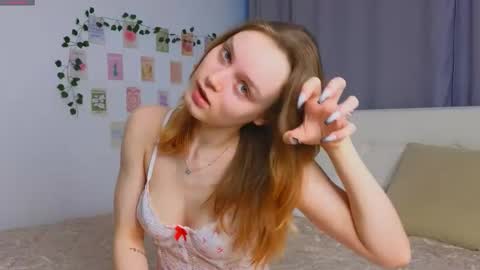 Luna and Lina online show from 12-04-25, 04:11