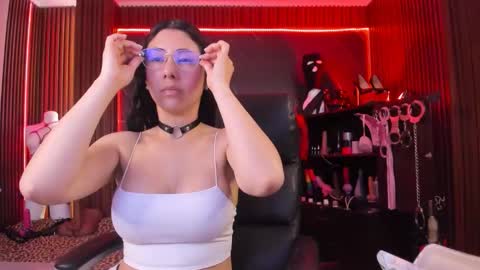 Snapshot of xiaqueen chatting on 09-17-25, 11:23 XiaQueen I M online show from 09-17-25, 11:23