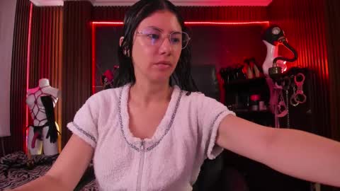 Snapshot of xiaqueen chatting on 10-17-25, 11:46 XiaQueen I M online show from 10-17-25, 11:46