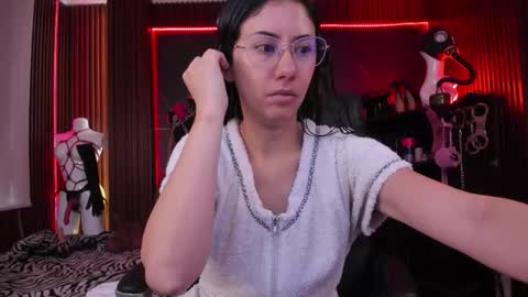 Snapshot of xiaqueen chatting on 10-20-25, 11:43 XiaQueen I M online show from 10-20-25, 11:43