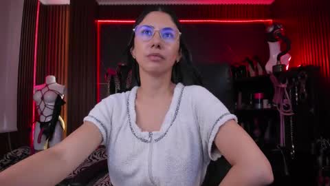 Snapshot of xiaqueen chatting on 10-27-25, 11:47 XiaQueen I M online show from 10-27-25, 11:47