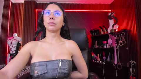 Snapshot of xiaqueen chatting on 10-28-25, 11:25 XiaQueen I M online show from 10-28-25, 11:25