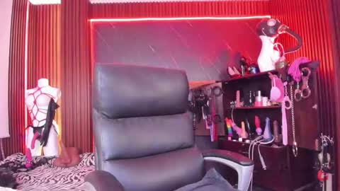 Snapshot of xiaqueen chatting on 11-04-25, 11:31 XiaQueen I M online show from 11-04-25, 11:31