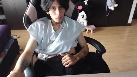 Snapshot of xice_boy chatting on 12-18-25, 02:23 xIce Boy online show from 12-18-25, 02:23