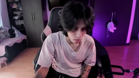 Snapshot of xice_boy chatting on 12-22-25, 01:08 xIce Boy online show from 12-22-25, 01:08