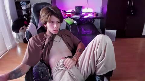 Snapshot of xice_boy chatting on 03-08-26, 03:16 xIce Boy online show from 03-08-26, 03:16