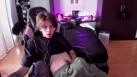 Snapshot of xice_boy chatting on 03-09-26, 02:54 xIce Boy online show from 03-09-26, 02:54