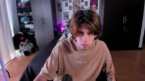 Snapshot of xice_boy chatting on 04-12-26, 01:49 xIce Boy online show from 04-12-26, 01:49