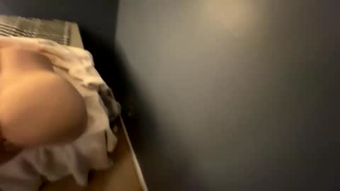 Snapshot of xicekingx chatting on 11-25-25, 04:45 xicekingx online show from 11-25-25, 04:45