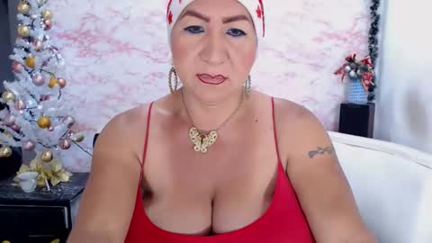 Snapshot of xiomystone chatting on 12-02-24, 12:51 XIOMY give LIKE on my page online show from 12-02-24, 12:51