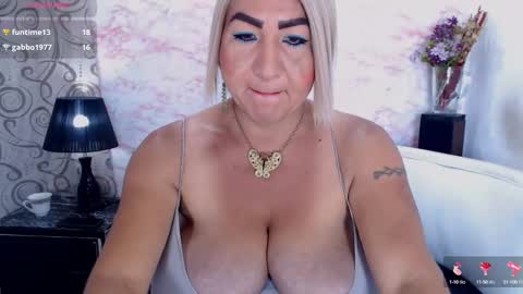 Snapshot of xiomystone chatting on 01-12-25, 02:41 XIOMY give LIKE on my page online show from 01-12-25, 02:41