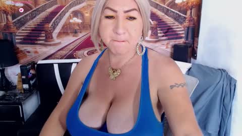 Snapshot of xiomystone chatting on 09-17-25, 02:52 XIOMY give LIKE on my page online show from 09-17-25, 02:52