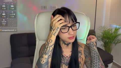 Snapshot of xisisxx chatting on 10-17-25, 09:39 xisisxx online show from 10-17-25, 09:39