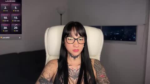 Snapshot of xisisxx chatting on 11-11-25, 12:54 xisisxx online show from 11-11-25, 12:54