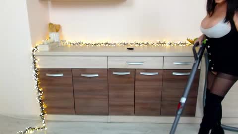 Kim online show from 11-18-25, 05:17