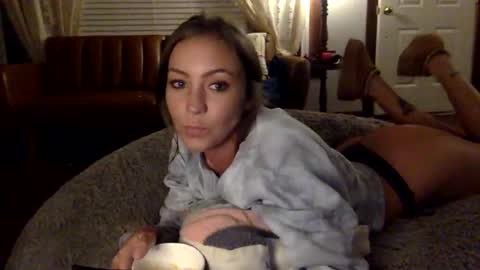 xLacyy online show from 10-21-25, 02:12