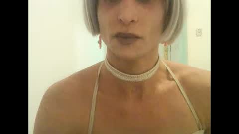 Snapshot of xlecram chatting on 12-14-25, 01:22 Wendy online show from 12-14-25, 01:22