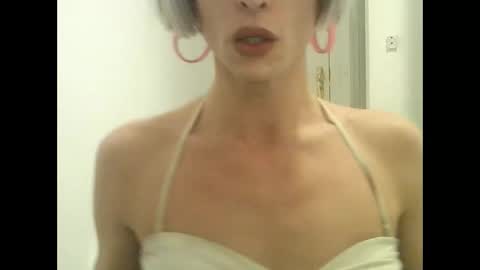 Snapshot of xlecram chatting on 12-15-25, 05:28 Wendy online show from 12-15-25, 05:28