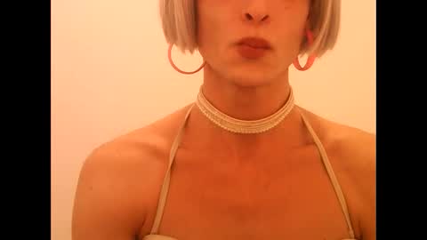 Snapshot of xlecram chatting on 12-16-25, 07:30 Wendy online show from 12-16-25, 07:30