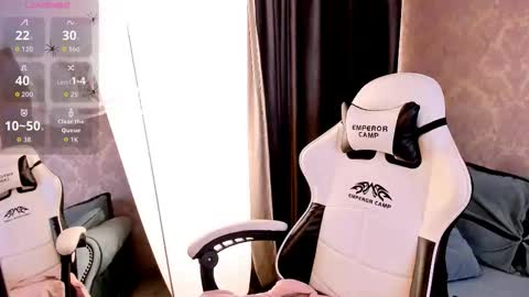 Linda online show from 10-31-25, 06:14