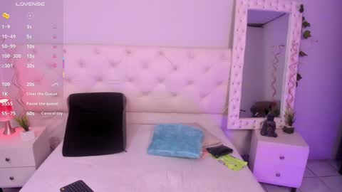 Ximena online show from 09-23-25, 03:42