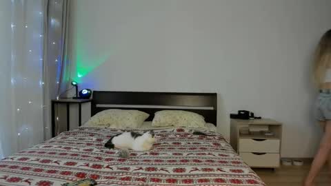 Chloe online show from 11-21-25, 10:47