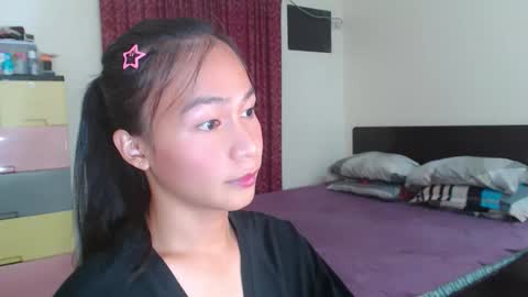 Snapshot of xlovely_destinyx chatting on 01-04-25, 04:22 Alice online show from 01-04-25, 04:22