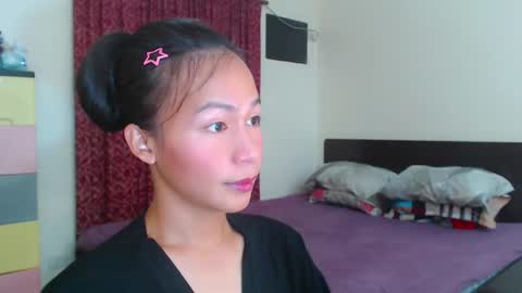 Snapshot of xlovely_destinyx chatting on 02-14-25, 12:03 Alice online show from 02-14-25, 12:03