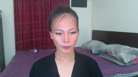 Snapshot of xlovely_destinyx chatting on 03-04-25, 04:30 Alice online show from 03-04-25, 04:30