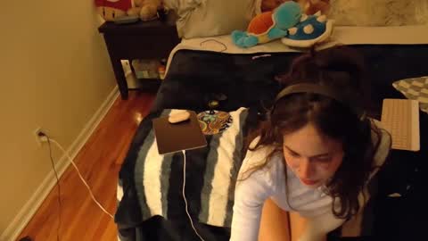 Mia online show from 02-21-25, 12:16