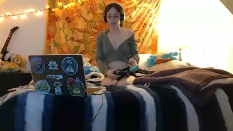 Mia online show from 02-22-25, 11:24