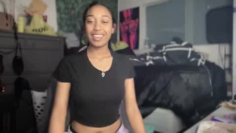 Snapshot of xo_luvvxx chatting on 03-10-25, 05:43 xo_luvvxx online show from 03-10-25, 05:43