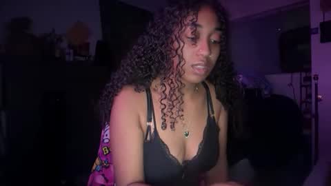 Snapshot of xo_luvvxx chatting on 11-29-25, 08:06 xo_luvvxx online show from 11-29-25, 08:06