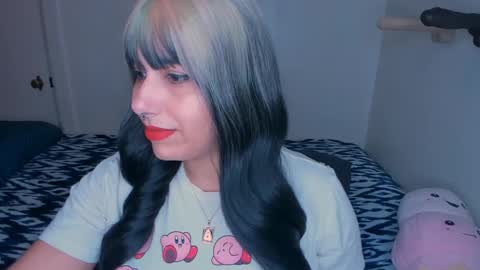 Snapshot of xocurvyrae chatting on 01-06-25, 02:15 Rae online show from 01-06-25, 02:15