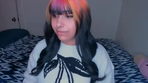 Snapshot of xocurvyrae chatting on 02-19-25, 03:39 Rae online show from 02-19-25, 03:39