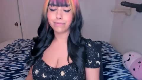 Snapshot of xocurvyrae chatting on 02-24-25, 01:46 Rae online show from 02-24-25, 01:46