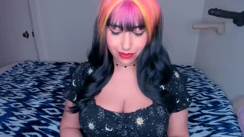 Snapshot of xocurvyrae chatting on 02-27-25, 04:41 Rae online show from 02-27-25, 04:41