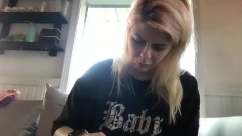 Snapshot of xoxovicbaby chatting on 12-15-25, 10:47 gdamnv online show from 12-15-25, 10:47