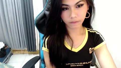Snapshot of xseductive_airax chatting on 02-05-25, 08:25 aira online show from 02-05-25, 08:25