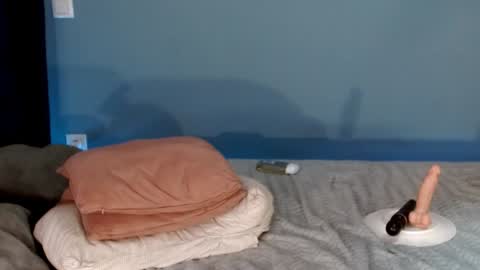 Snapshot of xsexycouples chatting on 12-20-24, 03:36 AnnaMaee online show from 12-20-24, 03:36