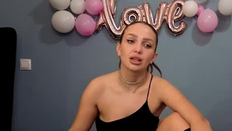 Snapshot of xsexycouples chatting on 02-14-25, 08:37 AnnaMaee online show from 02-14-25, 08:37