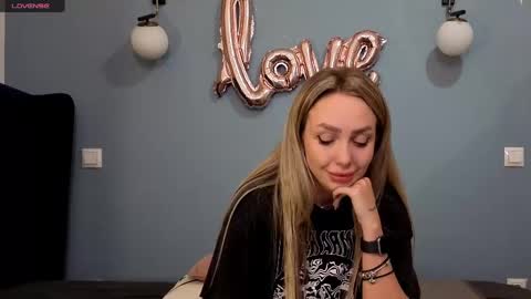 AnnaMaee online show from 02-25-25, 03:31