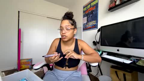 Snapshot of xstargazingx chatting on 09-19-25, 07:58 xStarGazingx online show from 09-19-25, 07:58