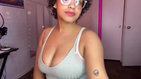 Snapshot of xstargazingx chatting on 10-11-25, 07:18 xStarGazingx online show from 10-11-25, 07:18