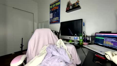 Snapshot of xstargazingx chatting on 10-22-25, 08:47 xStarGazingx online show from 10-22-25, 08:47