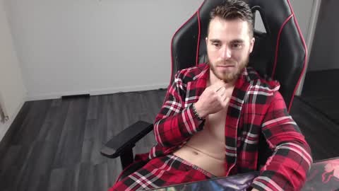 Snapshot of xtrakil chatting on 12-22-24, 07:44 xtrakil online show from 12-22-24, 07:44