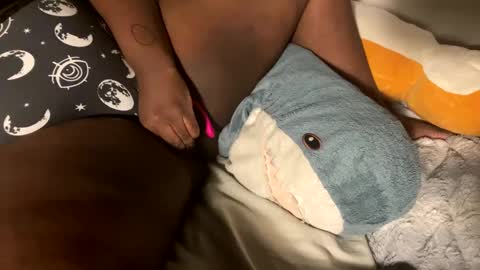 Snapshot of xunrichkitschbitchx chatting on 12-15-24, 07:02 Syd online show from 12-15-24, 07:02