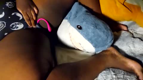 Snapshot of xunrichkitschbitchx chatting on 01-12-25, 06:39 Syd online show from 01-12-25, 06:39