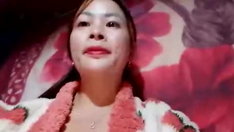 Snapshot of xuxulove00 chatting on 12-15-25, 12:04 xuxulove00 online show from 12-15-25, 12:04