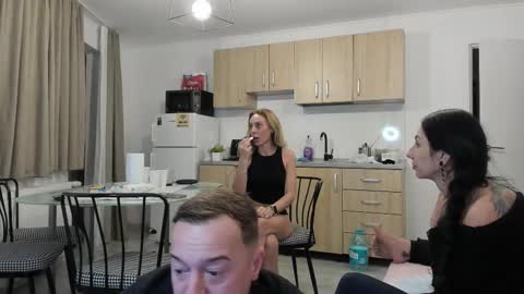 Snapshot of xveryhotcouple chatting on 11-03-25, 06:31 xveryhotcouple online show from 11-03-25, 06:31